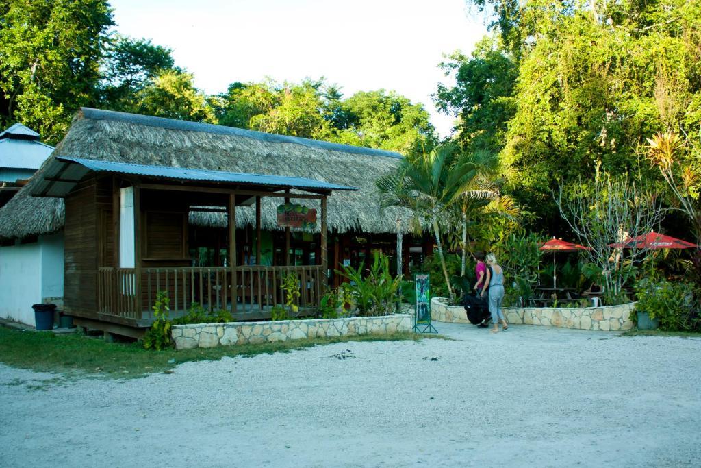 Hotel Jaguar Inn Tikal Eksteriør billede